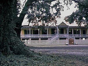Laura Plantation and its grounds. Copyright Terry Zinn.