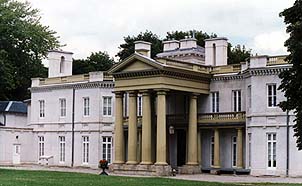 Copyright E. Lisa Moses. An exterior view of stately Dundurn Castle.
