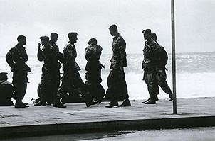 Sri Lankan troops, Galle Face, Colombo. Copyright: Christopher Ondaatje.