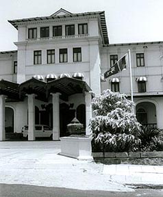 The Galle Face Hotel, most famous hostelry east of the Suez. Copyright: Christopher Ondaatje.