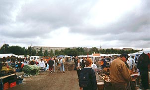 A milling crowd at the market behind the Munich train station. Copyright: Tyson Brooks.