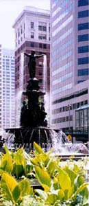 Fountain Square dominates the heart of Cincinnati. Copyright: Kathryn Means, 2001.