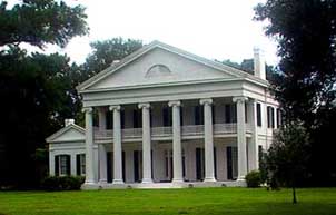 Plantation tours abound and, with some as B&Bs, you can experience how the Southern Aristocracy once lived. Copyright: Paul Ross.